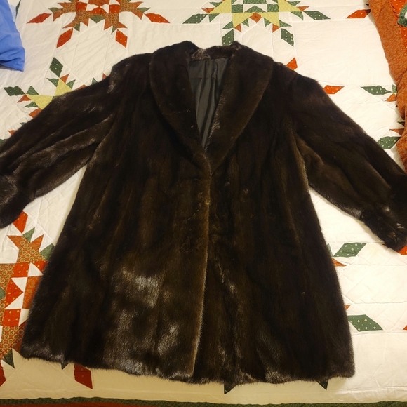 Genuine Mink 3/4 length coat - Picture 8 of 8
